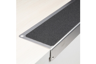 Алюминиевый профиль с противоскользящей лентой STEPING пластина с углом ширина 120 мм высота 45 мм длина 1м цвет черный