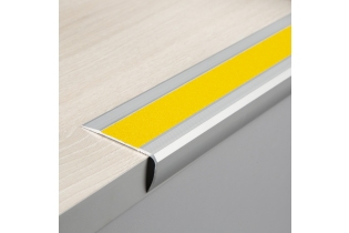 Алюминиевый профиль с противоскользящей лентой STEPING для края ступени ширина 50 мм высота 25 мм длина 1м цвет желтый